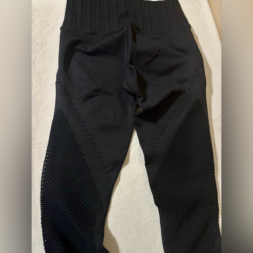 Athleta Interval High Rise Perforated Leggings Size Small